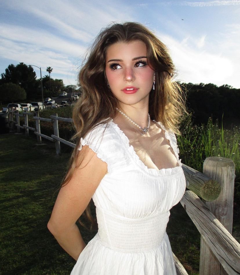 Brooke Monk Hot Photos: Whats the Buzz About Online?