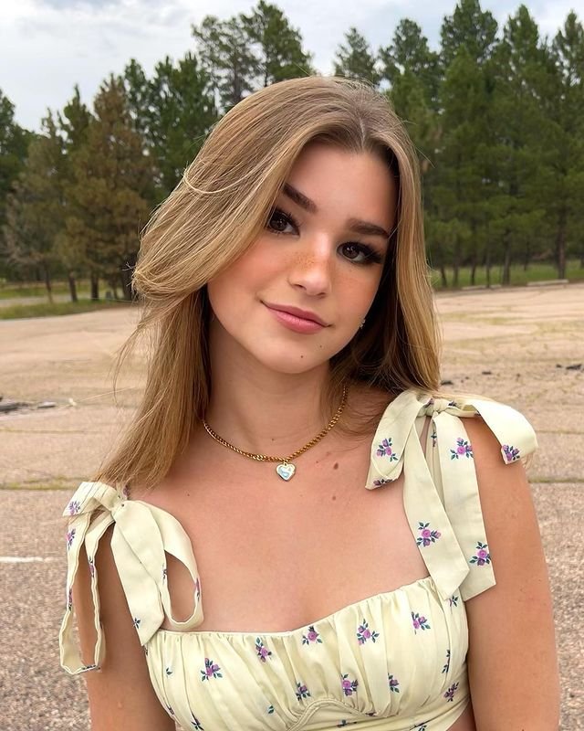 Brooke Monk Hot Pics: Exploring Her Viral Images